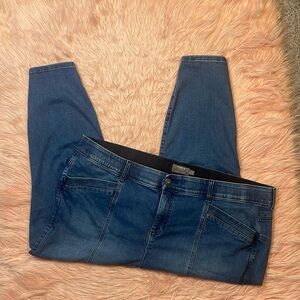 Torrid Bombshell skinny‎ jeans split ankle size 28